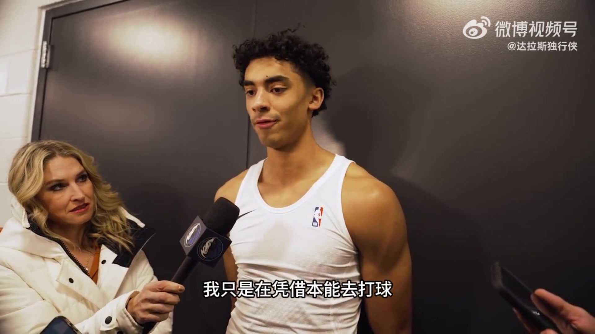 首秀三分4中4！克里斯蒂：刚来，战术还陌生，我就凭借本能打球